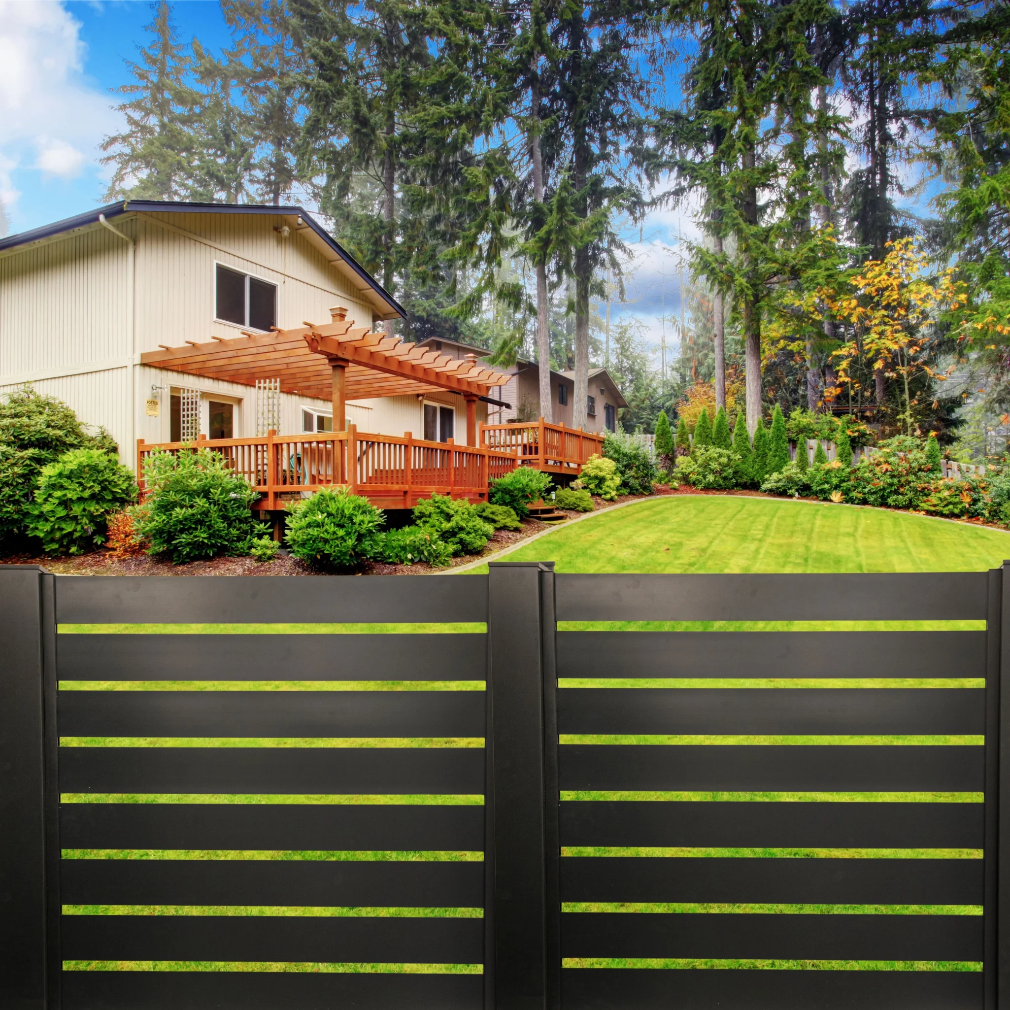 Cena alu ograje: Kaj vpliva na končno ceno in kako jo lahko znižate?